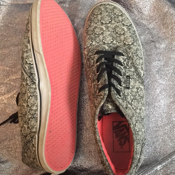 VANS - Picture 2 of 4